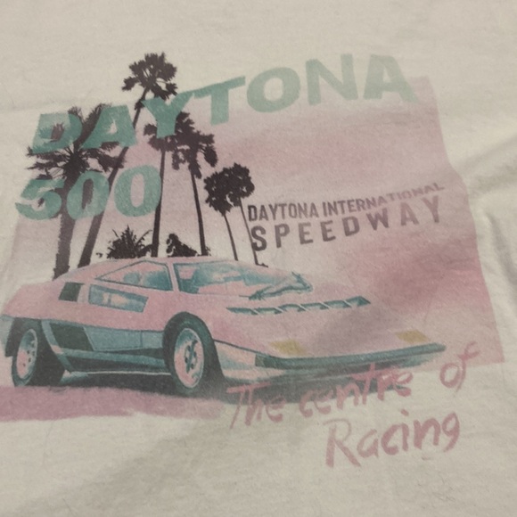 Super cute graphic tee - Picture 3 of 4